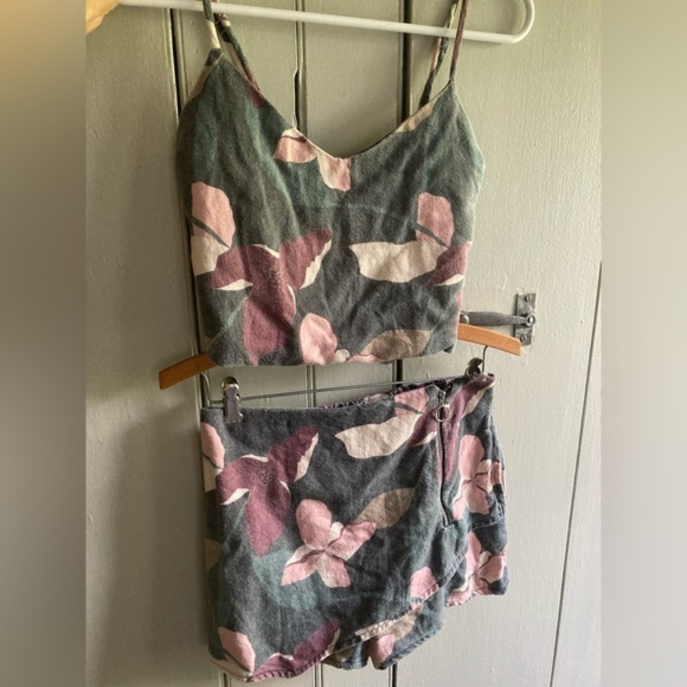 Averie Athena Floral Print Crop Top and Shorts Small